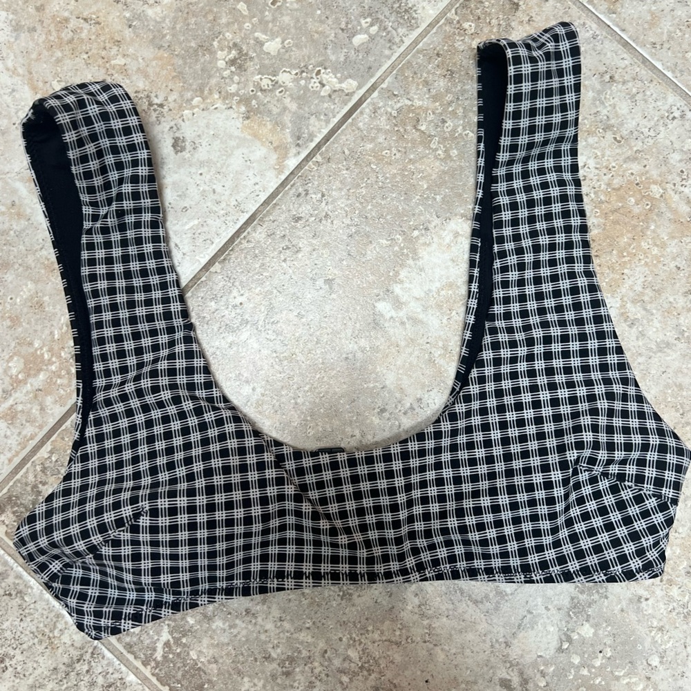 Chic Black and White Plaid Top